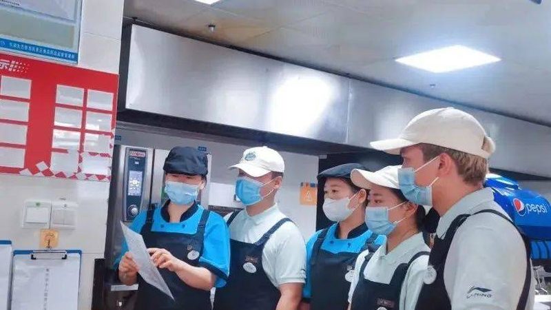 四川预制菜批发市场：零售转批的机遇与挑战**